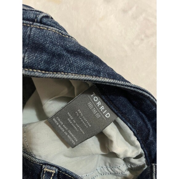 Torrid jeans size 14S buttton closure distressed with hole - Picture 6 of 9